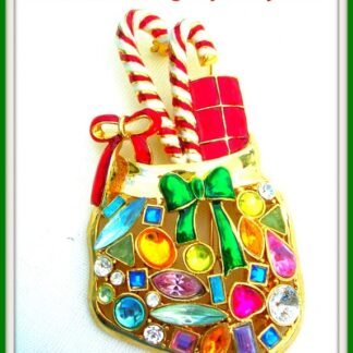 christmassackpin_vintagechristmasbrooch_vintagesantasackpin_vintagechristmaspin_ladiesdesignerjewelry_santaclausebroochpin_estatebrooches