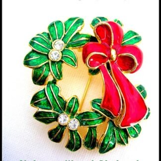 vintagerhinestonechristmaswreathbrooch_christmasbrooches_christmaspins_wreathbrooch_wreathpin_estatepinbrooch_ladiesdesignerjewelry_wreathpinsforchristmas