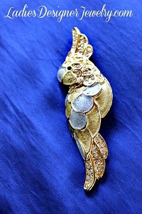 Vintage Gold-Plate Unsigned Large Rhinestone Exotic Bird Cockatoo - Cockatiel Parrot Brooch Pin. Hand Painted Enameled Bird Of Paradise, Bird Of Paradise Cockatoo Animal Pin 69, Birds Crystal Brooches Pins Jewelry