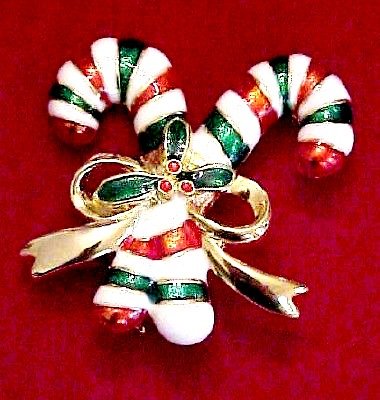 vintagecandycanepin_vintagecandycanebrooch_enamelcandycanepins_enamelcandycanepin_christmaspinsvintage_vintagechristmasbrooch_ladiesdesignerjewelry