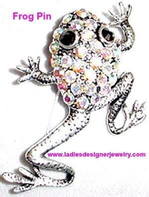vintagesilverfrogpin_vintagesilverfrogbrooch_vintagefrogpinrhinestone_vintagefrogbroochrhinestone_ladiesdesignerjewelry_frogpins_rhinestonefrogpin