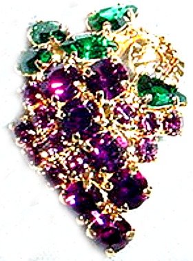 grapebrooches_amethystgrapepins_emeraldgrapepin_clusterofgrapesbrooch_rhinestonegrapepins_rhinestonegrapespins_grapebrooch_designergrapepins_grapefashionpins