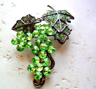 Vintage Peridot Olivine Green Rhinestone Cluster Of Grapes Pin Brooch, Bunch Of Grapes Brooch Pins, Wine Festival