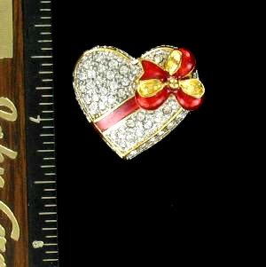 diamondrhinestoneheartpin_rhinestoneheartbrooch_valentinesdayhearpin_vintageheartpins_vintageheartbrooch_ladiesdesignerjewelry_heartpinswithrhinestones_swarovski