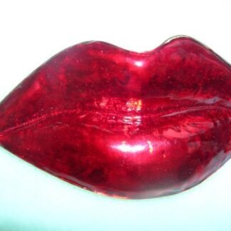 artdecoredlipspin_artdecoredlipsbrooch_redenamellipsbrooch_vintageredenamallipspin_ladiesdesignerjewelry_flapperredlipspin_1920sredlipspin_redlipsbrooch_redlipstick