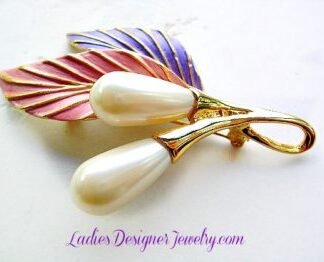 Vintage Handpainted Pink Lavender Purple Pearl Floral Flower Pin Gold Plate Brooch Jewelry.