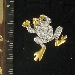 vintagefrogpins_vintagefrogbrooch_rhinestonefrogpins_rhinestonefrogbrooch_ladiesdesignerjewelry_diamondfrogpin_crystalfrogpin_goldfrogpin_estatepinsbrooches_czecrhinestonefrogpins