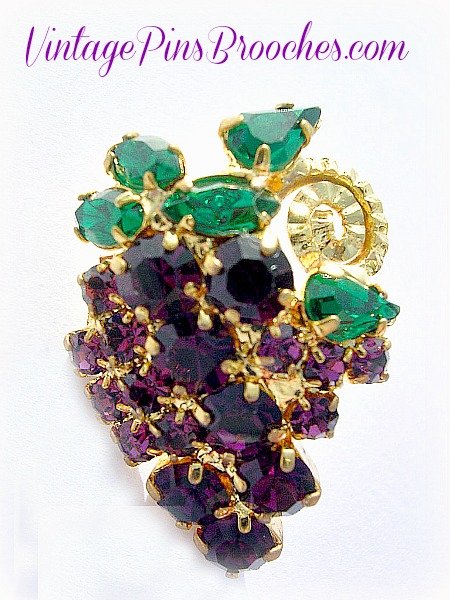 Vintage Purple Amethyst Emerald Green Cluster Of Grapes Tac Pin Brooch, Grapes, Emeralds, Prong Set Grapes Estate Pins, Wine Festivals, Ladies Women's Designer Fashion Jewelry