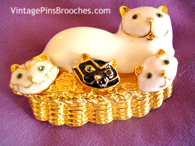 Vintage White Mothe Cat Kittens Pin Brooch Enamel
